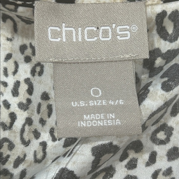 Chicos Leopard Print Button Front Blouse women’s Size 0 US 4/6) neutral new chic - Picture 3 of 12